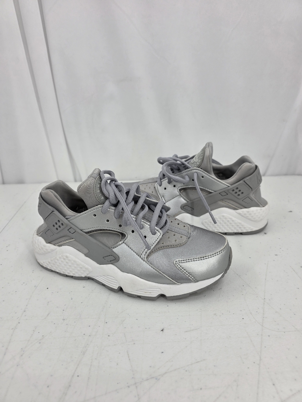 Nike Air Huarache Run SE Women Running Shoes Size 6.5 Metallic Silver 859429-002